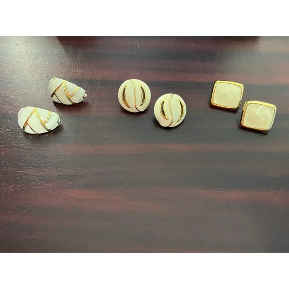 VTG Stud Earring Lot Cream Enamel Gold Tone Minimalist Preppy Office - Picture 1 of 6